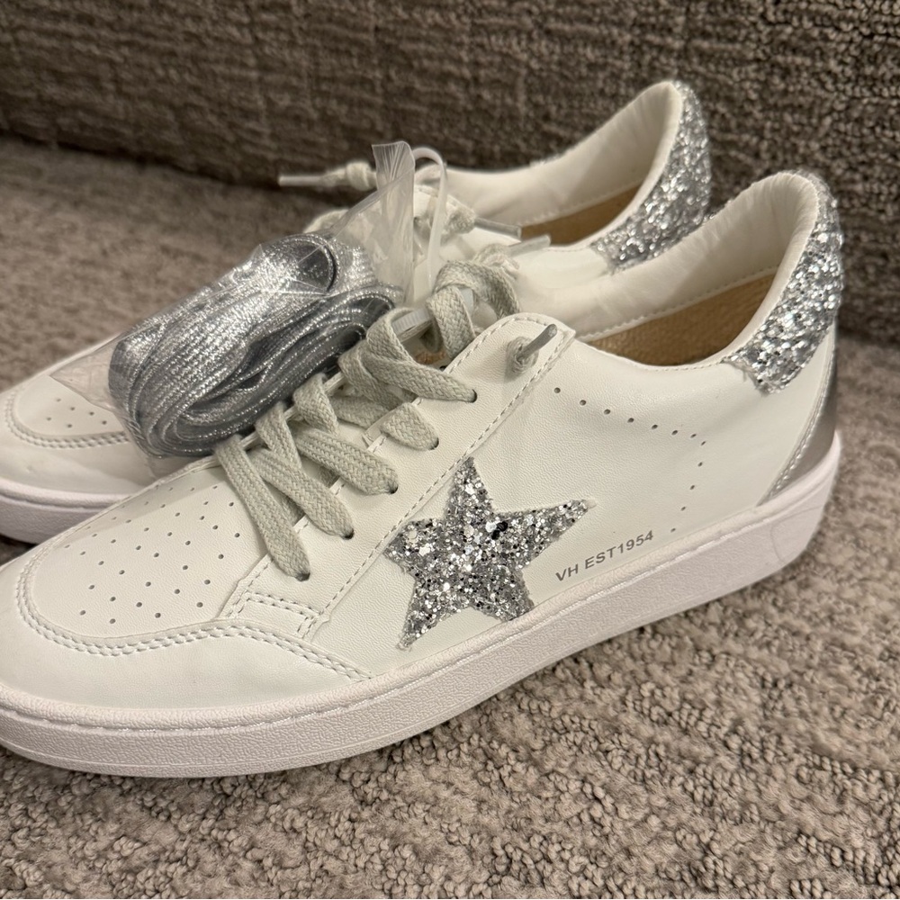 NEW - Vintage Havana White Sneakers with Glitter Star - Size 8 - Athleisure